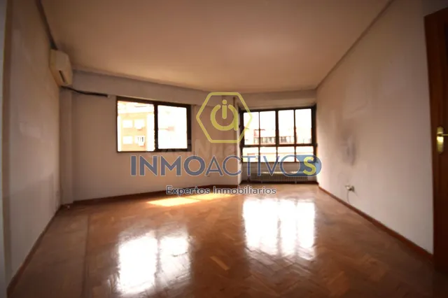 ¡ OPORTUNIDAD JUNTO A FRANCOS RODRÍGUEZ ! 3 DORM, 2 BAÑOS, G