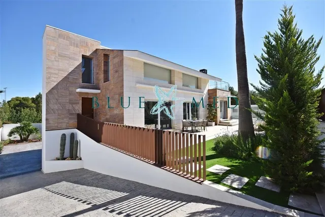 PRECIOSO CHALET EN VENTA EN URBANIZACIÓN LA CHARCA, TOTANA