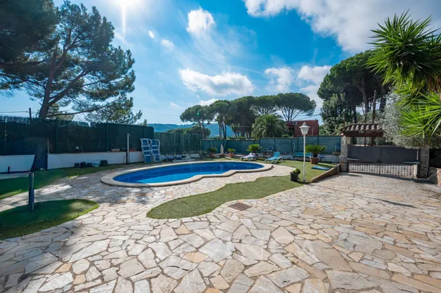 Chalet independiente de una planta con piscina privada en Mas Ambròs, Calonge — 8