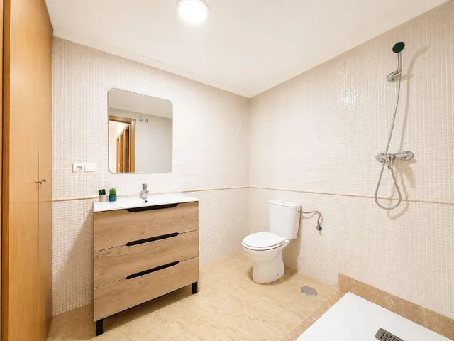 PLANTA BAJA CON ENTRADA INDEPENDIENTE, 2 DORMITORIOS, 2 BAÑOS, TERRAZA Y PISCINA EN EL CENTRO DE TORREVIEJA — 9