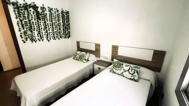 SE VENDE APARTAMENTO EN EXCLUSIVA REFORMADO CON MUY BUENAS VISTAS Y A 50 METROS DE LA PLAYA — 18