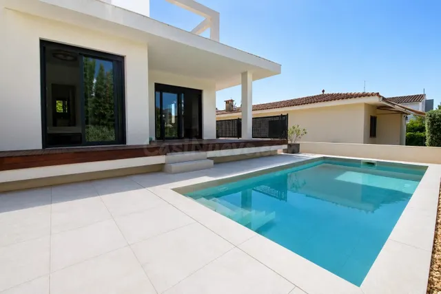 Chalet con piscina en Puerto de Alcudia - foto 2