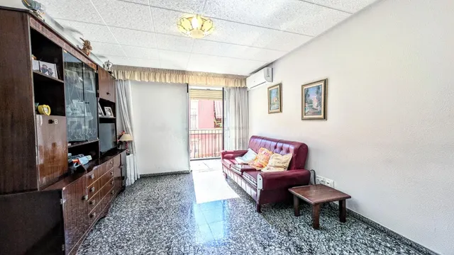ESPACIOSA VIVIENDA DE 4 DORMITORIOS, BALCÓN, ORIENTACIÓN EST - foto 2