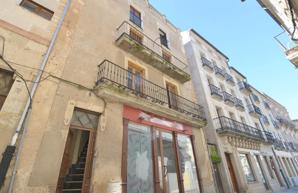 Urbis te ofrece un estupendo edificio en venta en todo el centro de Ciudad Rodrigo, Salamanca.