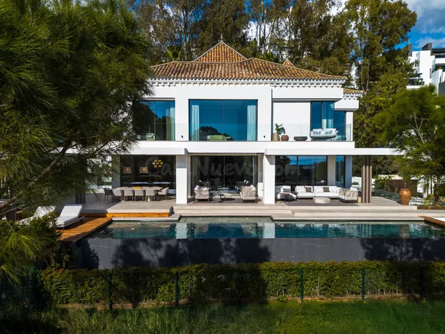 Chalet 6 habitaciones 771m² en venta - Costa del Sol — 2