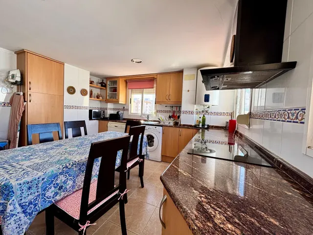 Apartamento en primera línea de playa de Gandia en residencial con piscina comunitaria, garaje y trastero. — 18