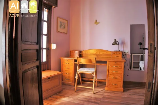 Tres casas independientes — 30