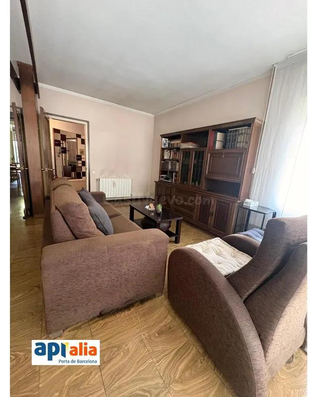 Amplia vivienda de 5 habitaciones con terraza, parking y asc - foto 5