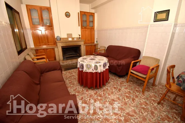 MAGNÍFICA CASA LUMINOSA CON GARAJE Y DOS TERRAZAS, TODA AMUE