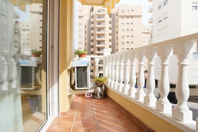 Piso de 2 dormitorios junto al Puerto Deportivo de Guardamar, orientación sur y piscina comunitaria — 14