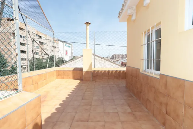 CHALET EN CIUDAD JARDÍN DE 253 M2 — 50