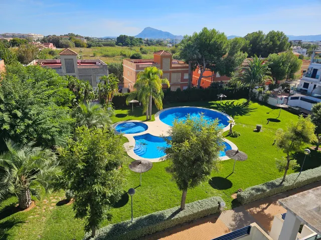 Ático dúplex en dénia: dos terrazas, vistas al mar y una urbanización para disfrutar todo el año — 24