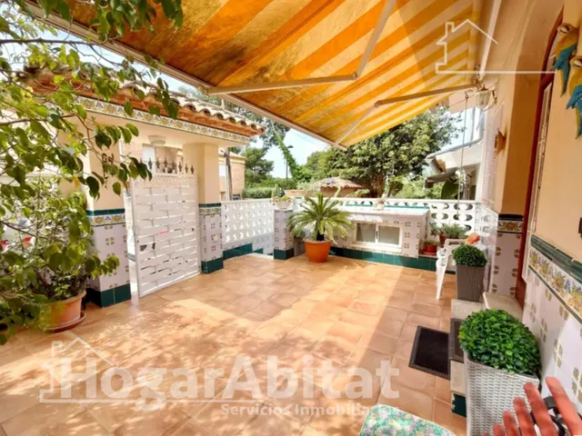 MAGNIFICO ADOSADO CON PISCINA, BARBACOA Y TERRAZA - foto 2