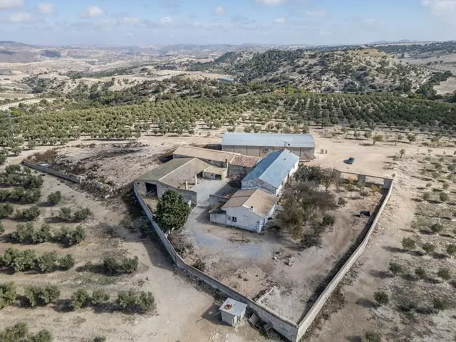 IMPRESIONANTE OPORTUNIDAD DE INVERSIÓN EN ALAMEDILLA!! — 3