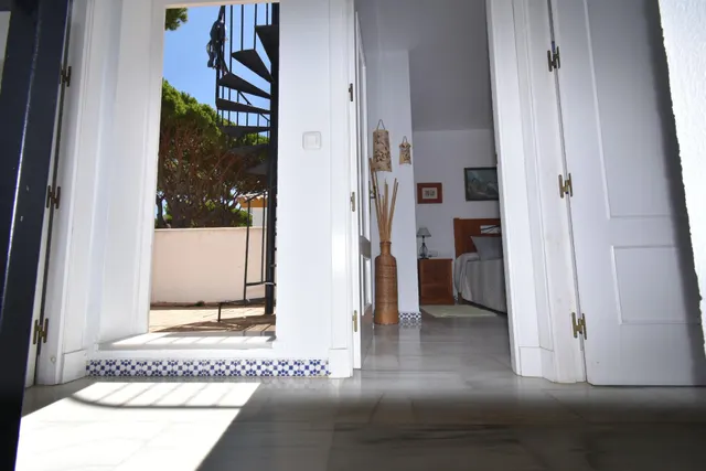 CHALET INDEPENDIENTE EN COSTA SANCTI PETRI A 700 METROS DE LA PLAYA — 17