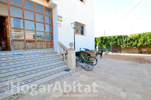 Atractivo chalet muy amplio y luminoso con terraza, garaje y jacuzzi — 12