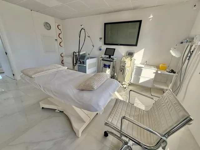 CLINICA recién REFORMADA y 100% EQUIPADA — 18