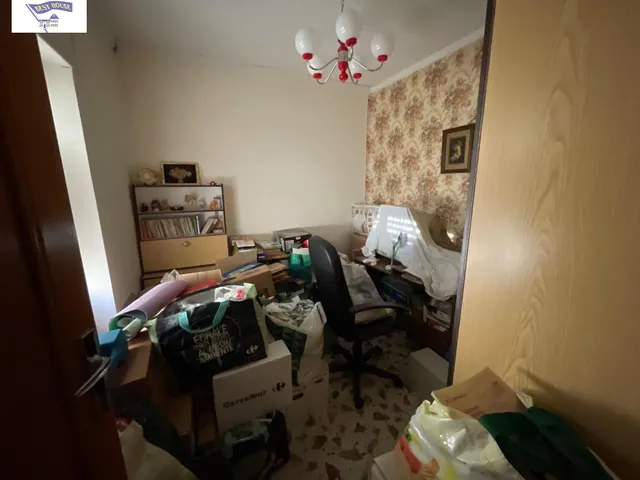 Amplia Casa en el centro de Valdeganga con Posibilidades de Reforma — 8