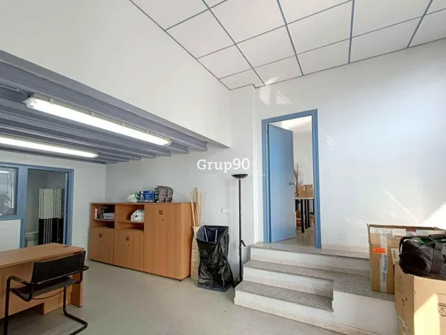 Local comercial a pie de calle de 240m2 en Zona Instituts — 21