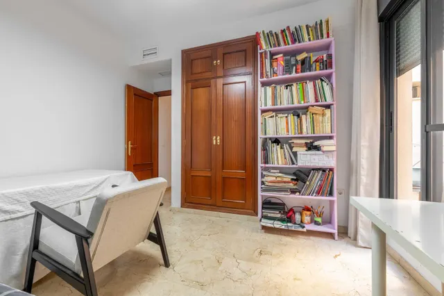 ¡Vive el Centro sin ruido! 180m2 construidos, 4 dormitorios, patio, garaje y trastero en calle Inocentes — 16