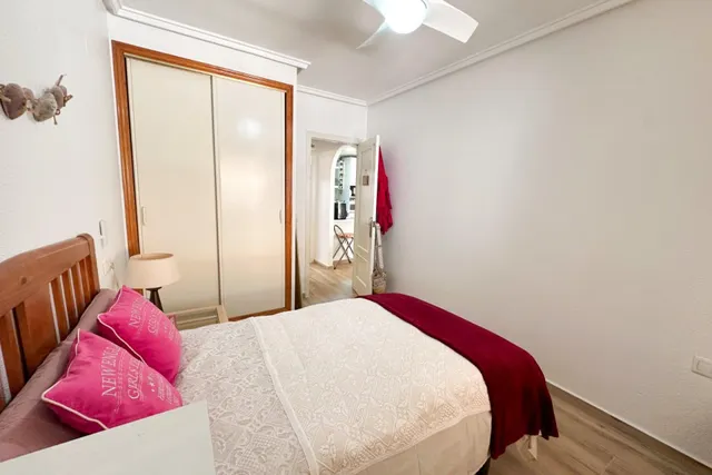 Gran apartamento en Torrevieja: 2 hab, 1 baño — 12