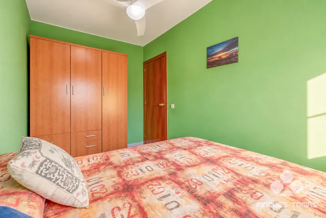 Piso con balcón y vistas laterales al mar en Cunit Playa — 17