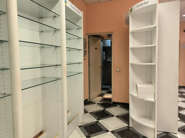 LOCAL COMERCIAL EN ZONA LLANILLA — 10