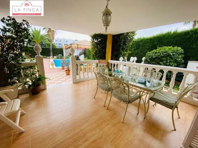 Gran Casa Independiente con piscina y zonas ajardinadas. — 16