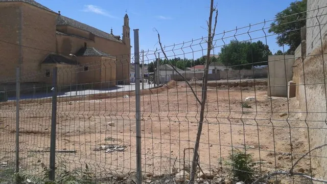 PARCELAS URBANAS EN EL CENTRO DE FUENSANTA — 5