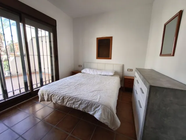 ADOSADO CON JARDÍN Y PISCINA COMUNITARIA EN CAMPO DE GOLF — 9