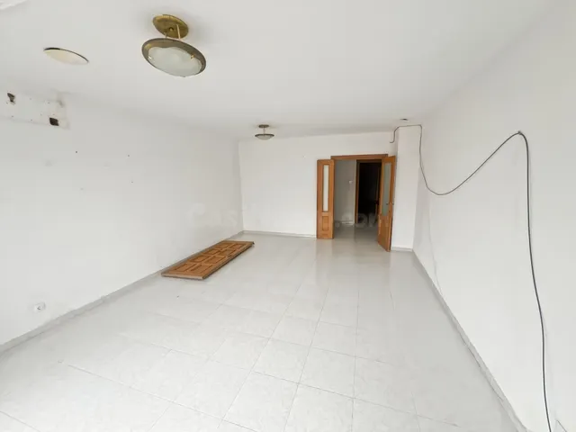 Amplio Piso en Vinaròs - Ideal para Reformar a Tu Gusto - foto 4