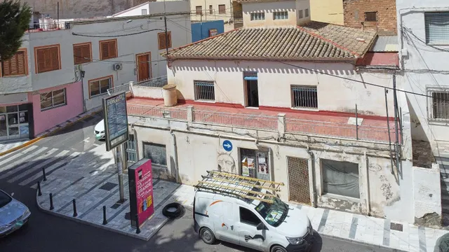 CHALET Y LOCALES COMERCIALES - foto 3