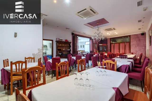 Restaurante completamente equipado y acondicionado, listo para funcionar. — 9