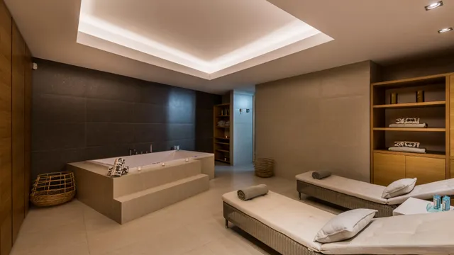 Spectacular Beachfront Designer Villa in Marbella — 7