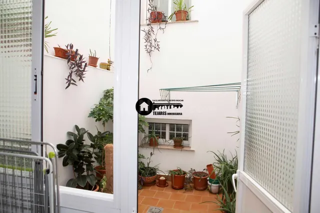 Se vende edificio completo de tres plantas  con garaje, patios privados y solárium — 5
