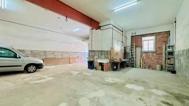 Local diáfano con acceso para vehículos en Terrassa — 9