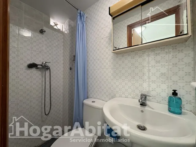 APARTAMENTO CON DOS BALCONES Y GARAJE CERCA DE LA PLAYA — 31