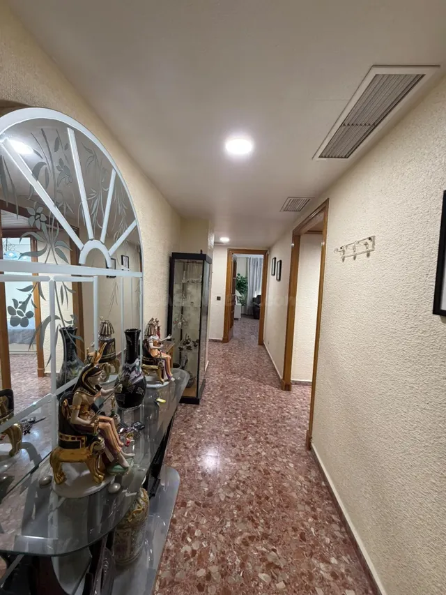 Amplio piso de 4 dormitorios con garaje y trastero junto al 