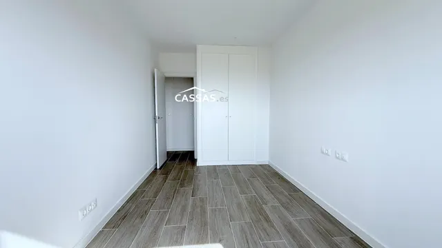 ALOVERA - Obra nueva. Ático con terraza de 7m2, 3 habitaciones, 2 baños, 2 plazas de garaje, Trastero y piscina. — 28