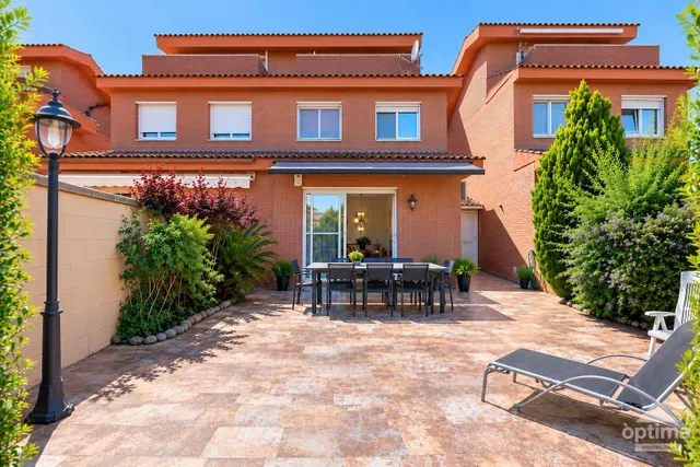 Pareado reformado con 5 habitaciones, terrazas y garaje en Reus — 20