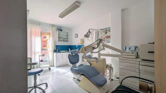 PISO EN EL CENTRO DE FUENGIROLA CON 4 DORMITORIOS APTO PARA CLÍNICA DENTAL — 6