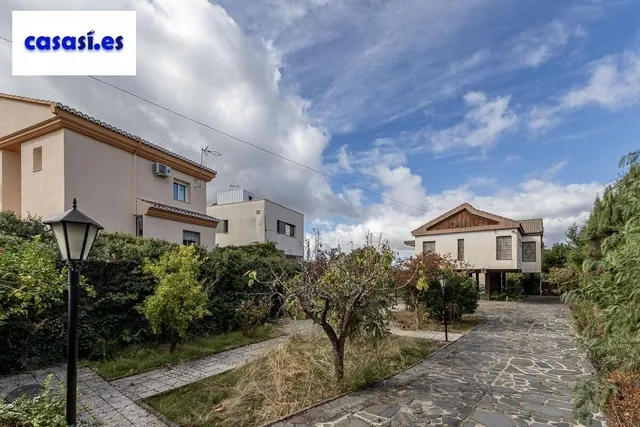 Gran casa con parcela y piscina en Cájar — 32