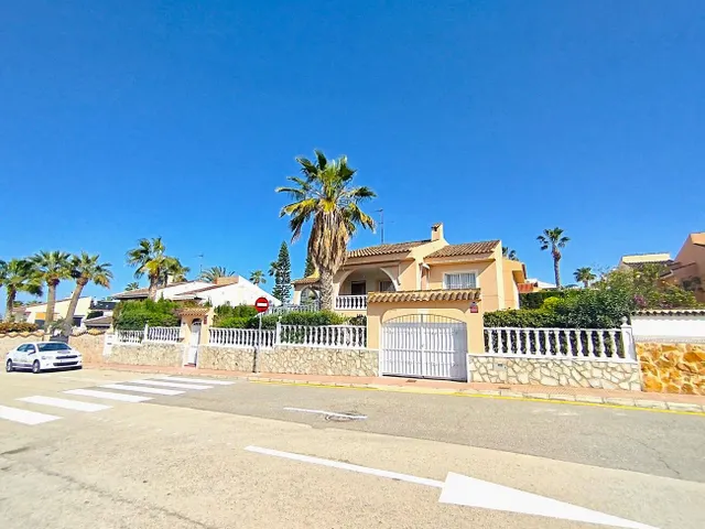 Villa 4 habitaciones 227m² en venta - Pueblo Lucero — 34
