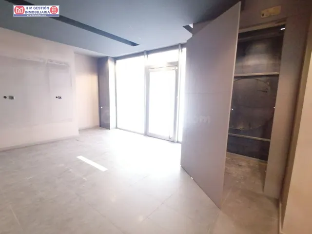 LOCAL COMERCIAL EN PLENO CENTRO DE HERENCIA CON BAÑOS ADAPTA - foto 2