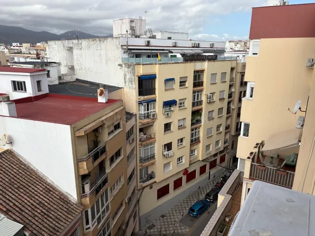 SE VENDE PISO DE TRES DORMITORIOS EN ALGECIRAS, ZONA CENTRO.
