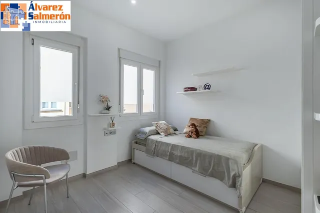 PISO COMPLETAMENTE REFORMADO EN CALLE RECOGIDAS — 26