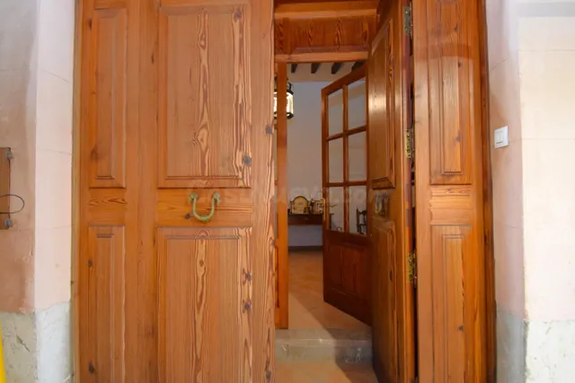 Casa de pueblo con patio en pleno centro de Pollença - foto 2