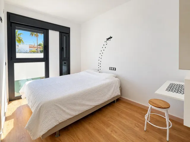 Preciosa casa de esquina con 3 dormitorios, amplia parcela privada y vistas panorámicas en Albir — 30