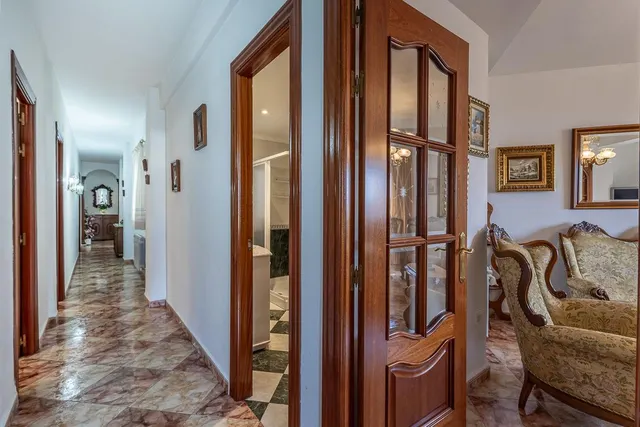 Piso señorial de 182 m2 en Avenida Madrid: amplitud, luz y posibilidades infinitas con garaje opcional. — 8
