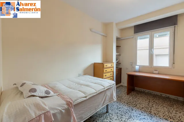 Piso de 3 dormitorios en calle milán, zaidín | muy luminoso y con gran potencial — 9